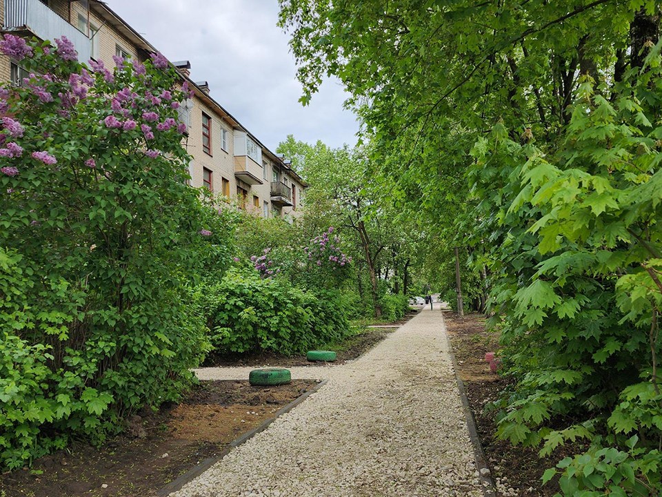 В Свердловском обновят двор на Заводской улице до конца июня