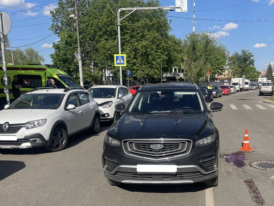 Полиция проводит проверку по факту гибели женщины в результате ДТП в Одинцове