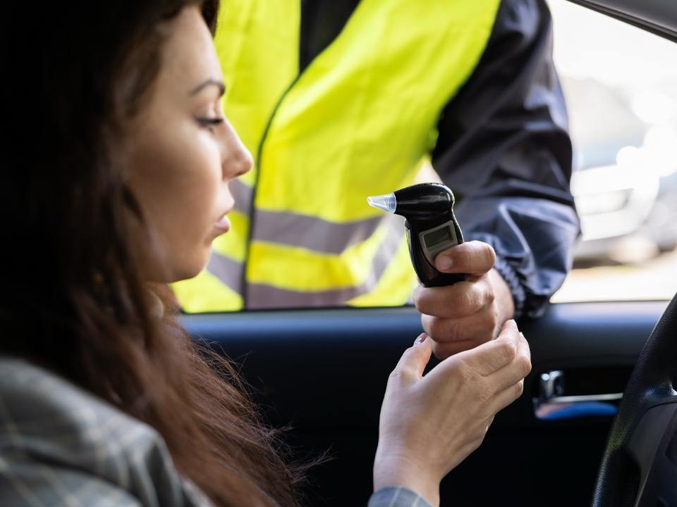 Автоинспекторы проверят водителей Лотошина на трезвость