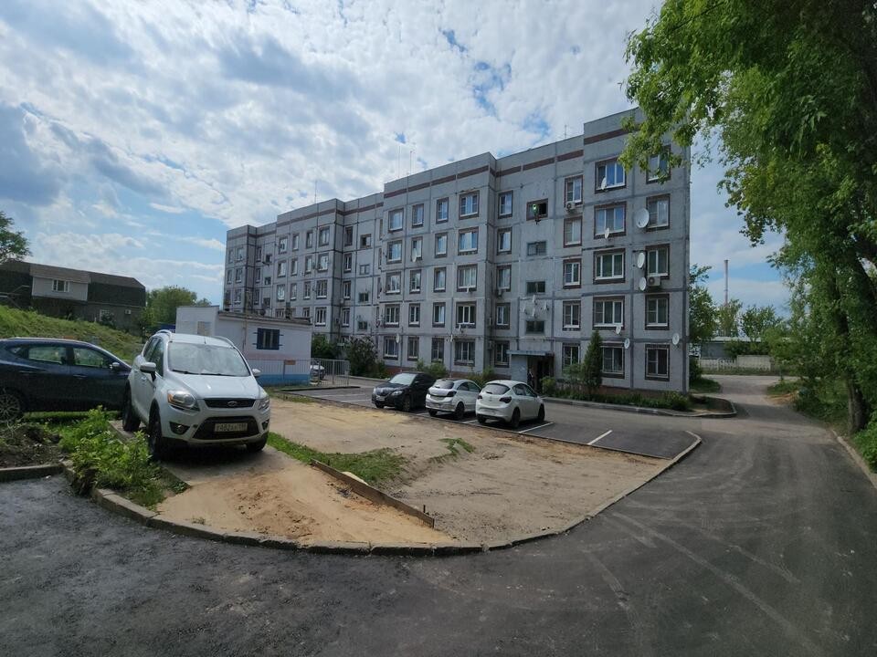Новые парковки и тротуары обустроили во дворе дома на станции Кашира