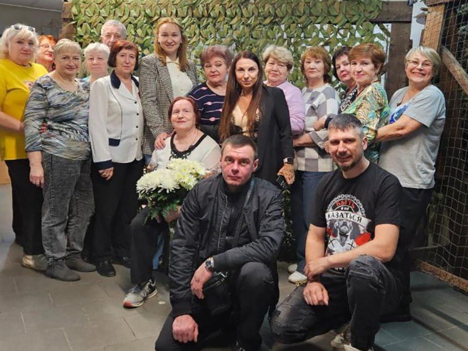 Волонтеры из Лосино-Петровского плетут сети и собирают помощь для бойцов СВО