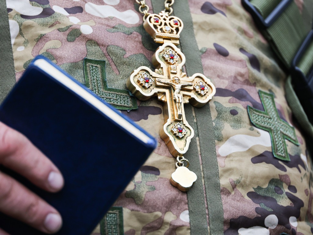 Фронтовой священник поделился чудесными историями спасения бойцов в зоне СВО