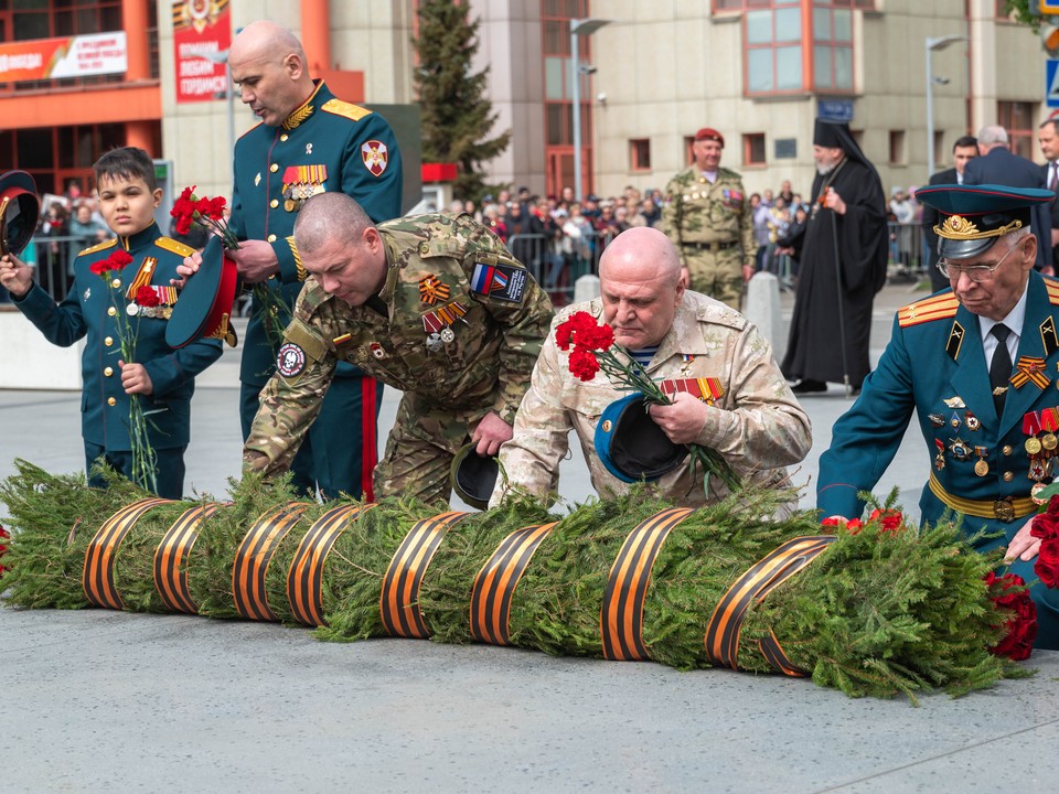 В Реутове возложили цветы к Вечному огню в честь Дня Великой Победы