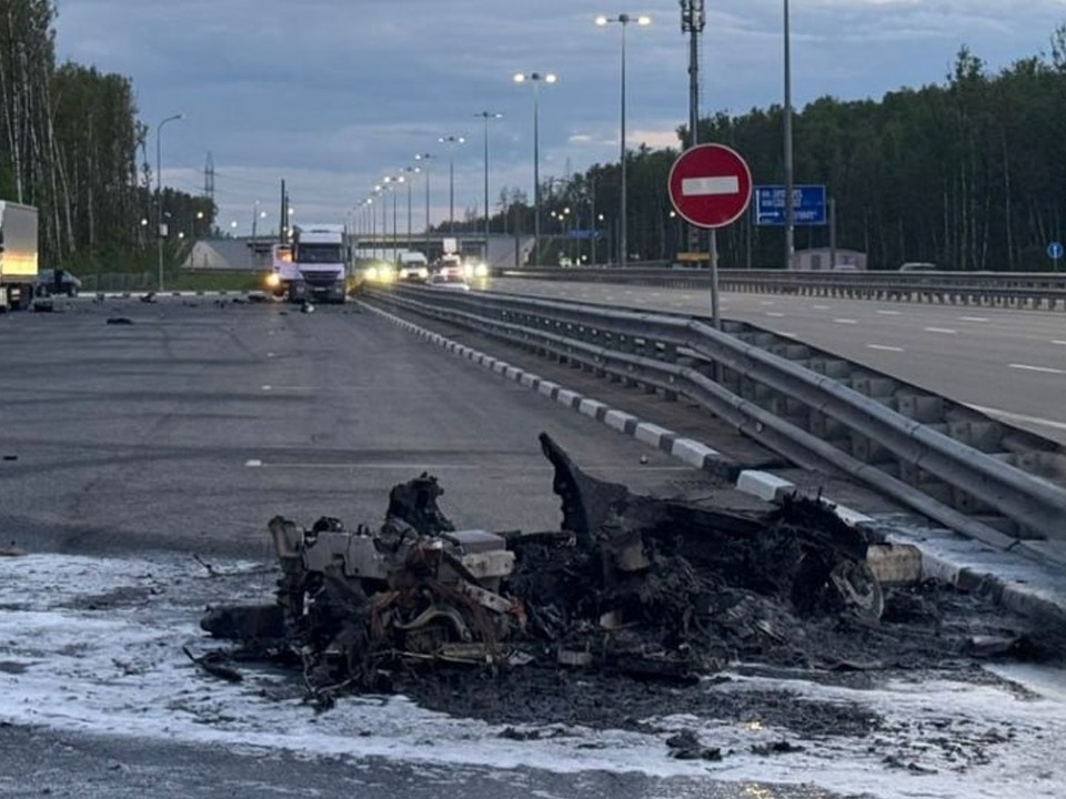 Взрыв как в кино: в Одинцове водитель чудом спасся из элитного McLaren, разлетевшегося на куски