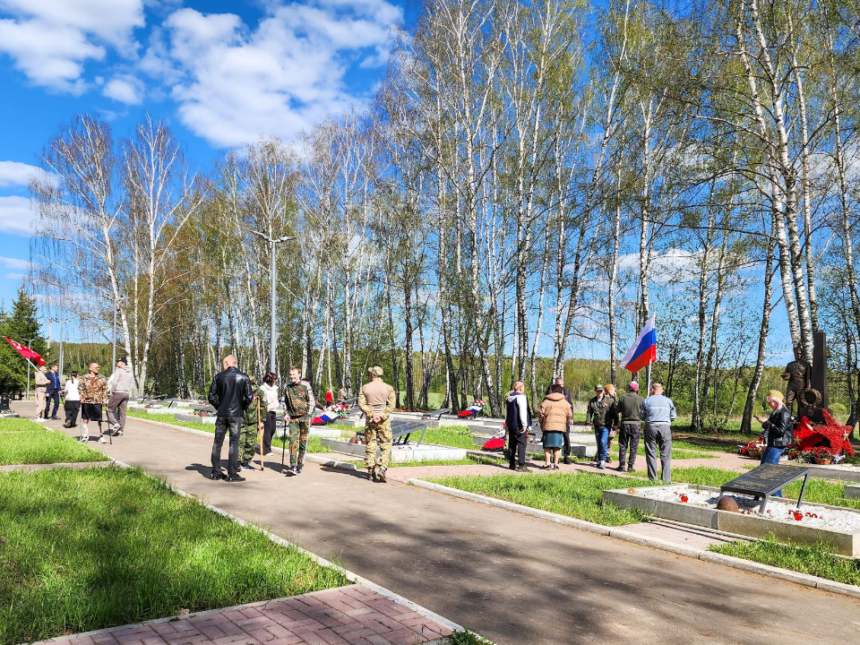 Бойцы СВО из Центра реабилитации под Подольском посетили мемориал воинской славы в Кузовлеве