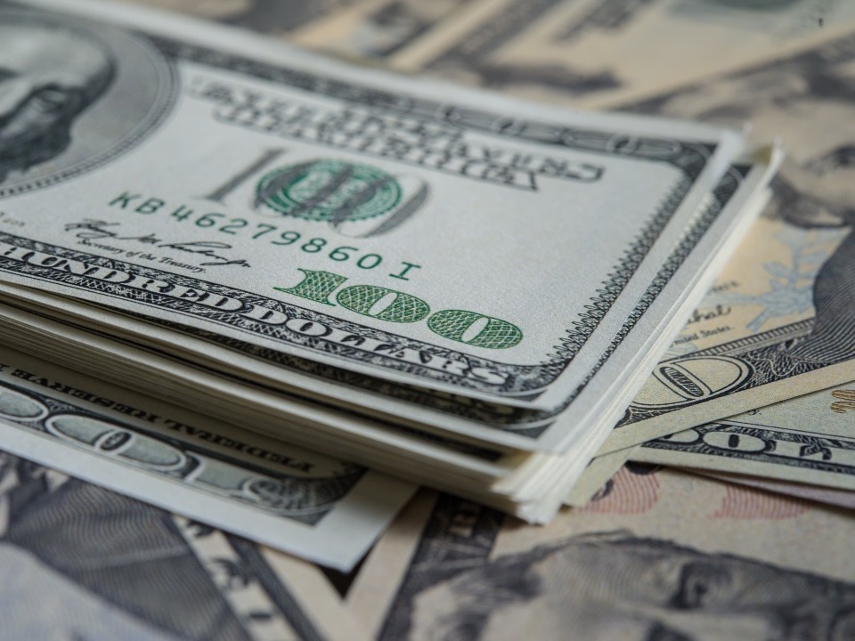 Официальный курс доллара вырос до 81,9₽