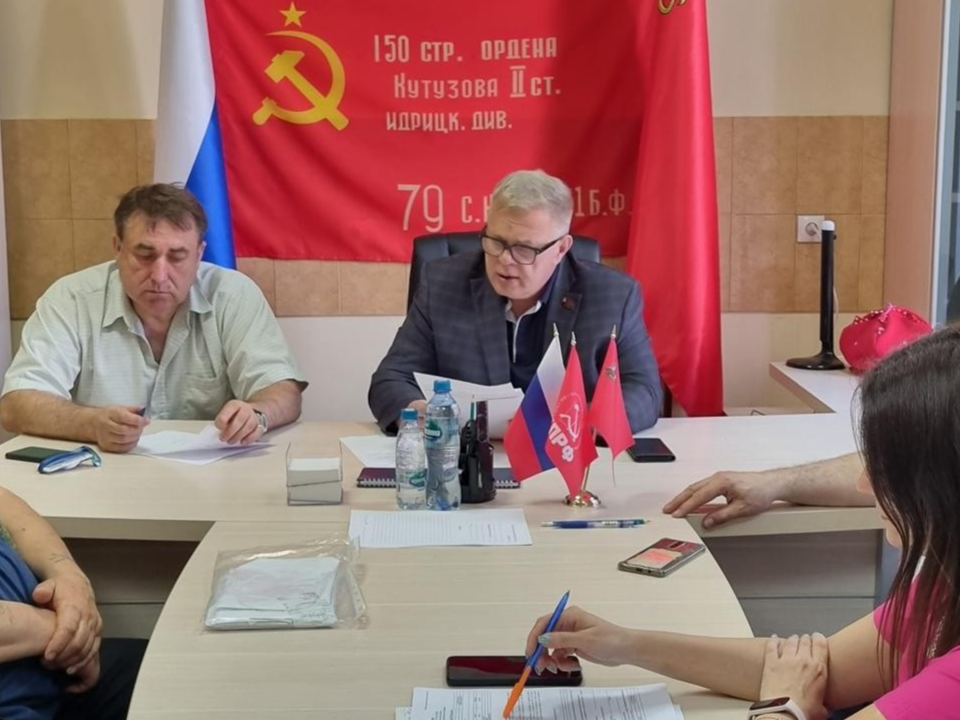 Депутат Наумов оказал помощь нуждающимся жителям Ступина