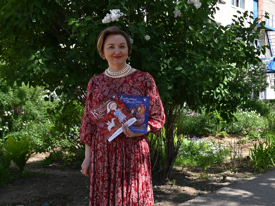 Книги и диски подарила Можайской колонии известная певица и педагог Наталья Фаустова