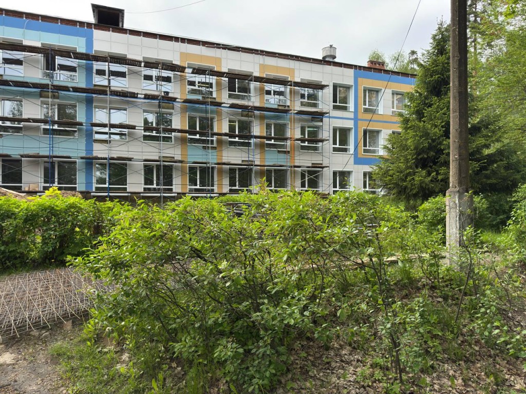 В школе №4 Красноармейска стартовали работы по обновлению фасада
