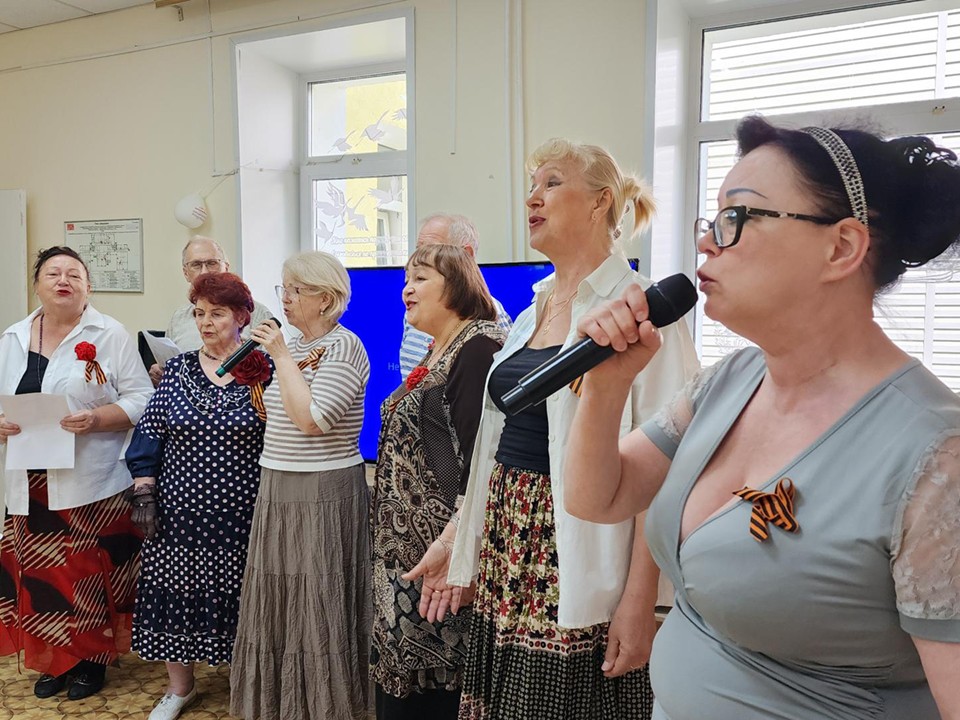 Пушкинские пенсионеры провели встречу «Чтение победы. Сражаемся стихами»