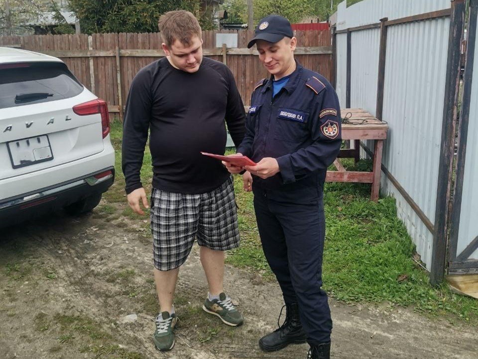 Спасатели Егорьевска рассказали жителям деревни Верейка о правилах пожарной безопасности