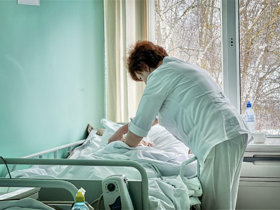 В Клинской больнице на занятии желающих обучат уходу за тяжелобольными