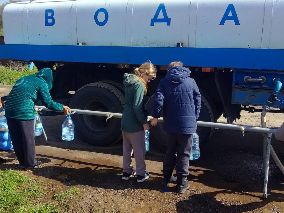 Питьевую воду подвозят в обесточенные населенные пункты Дмитровского округа