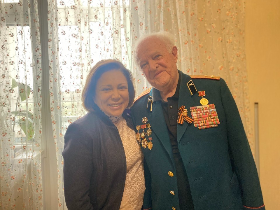 Ветеранам из Долгопрудного вручили подарки ко Дню Победы
