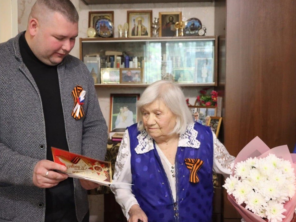 Труженицу тыла из Лотошина поздравили с Днем Победы