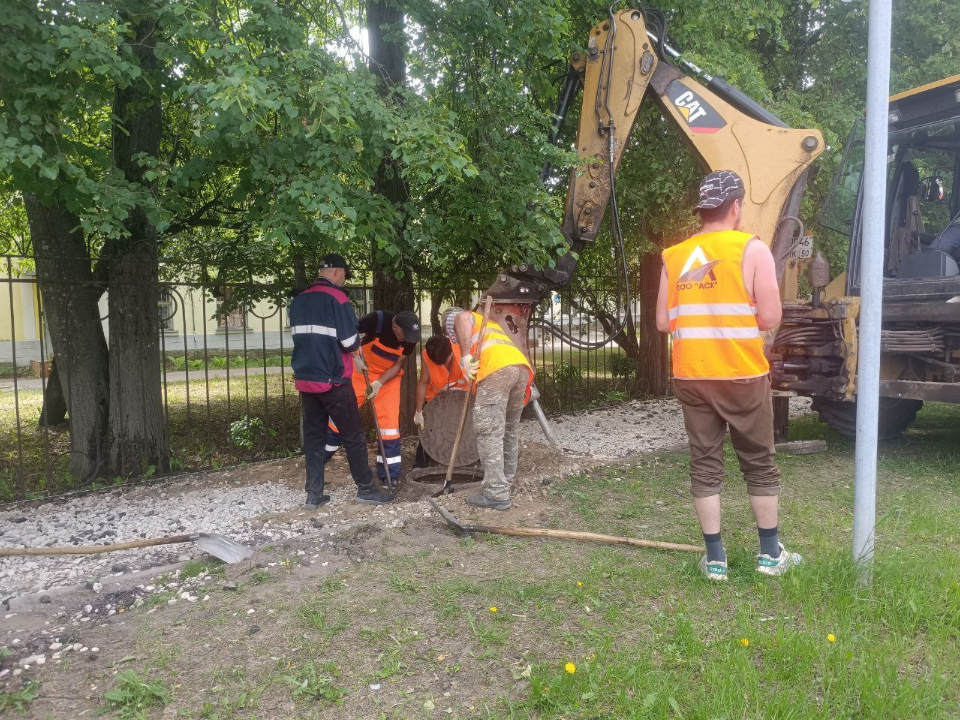 На улице Радио в Электростали ремонтируют тротуары