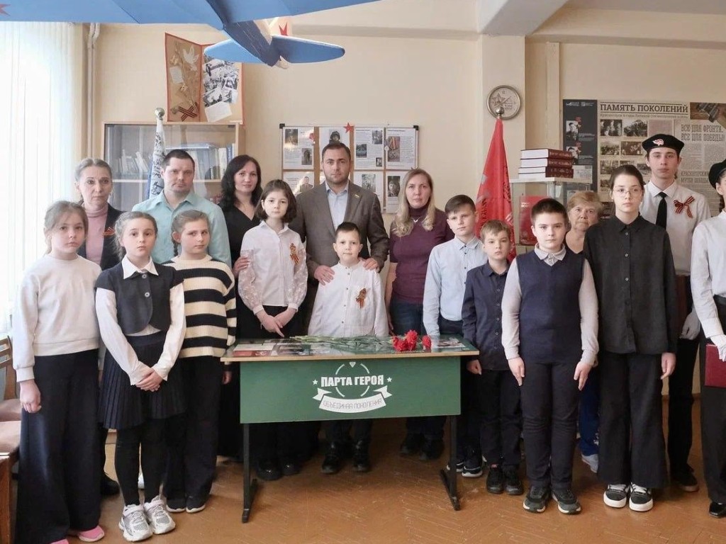 В лицее № 4 Красногорска открыли Парту Героя в честь бойца Никиты Мосоликова