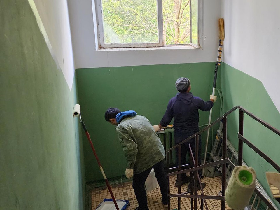 В Новопетровском отремонтируют подъезд жилого дома
