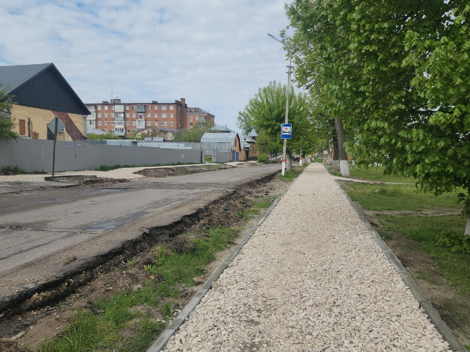 В Павловском Посаде на улице Ленина обустраивают новые тротуары