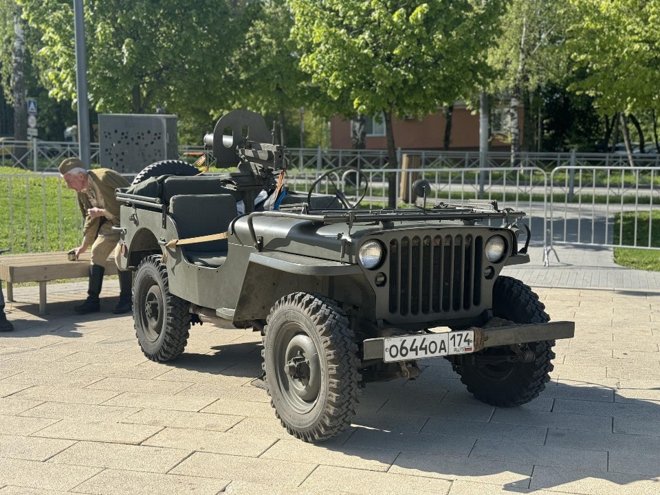 Ретроавтомобили и новые впечатления: в Видном открылась выставка военной техники