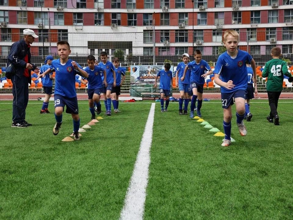 Сборные Мариуполя в финале детского футбольного турнира проиграли командам из Мытищ