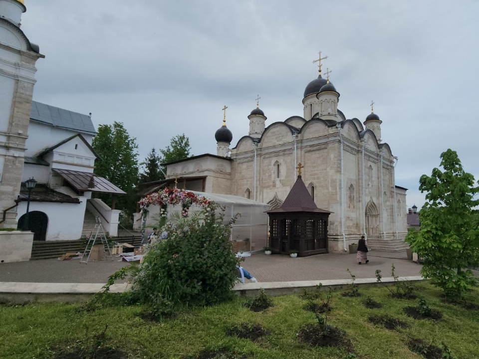 Во Владычном женском монастыре Серпухова можно пожить на условиях монаха