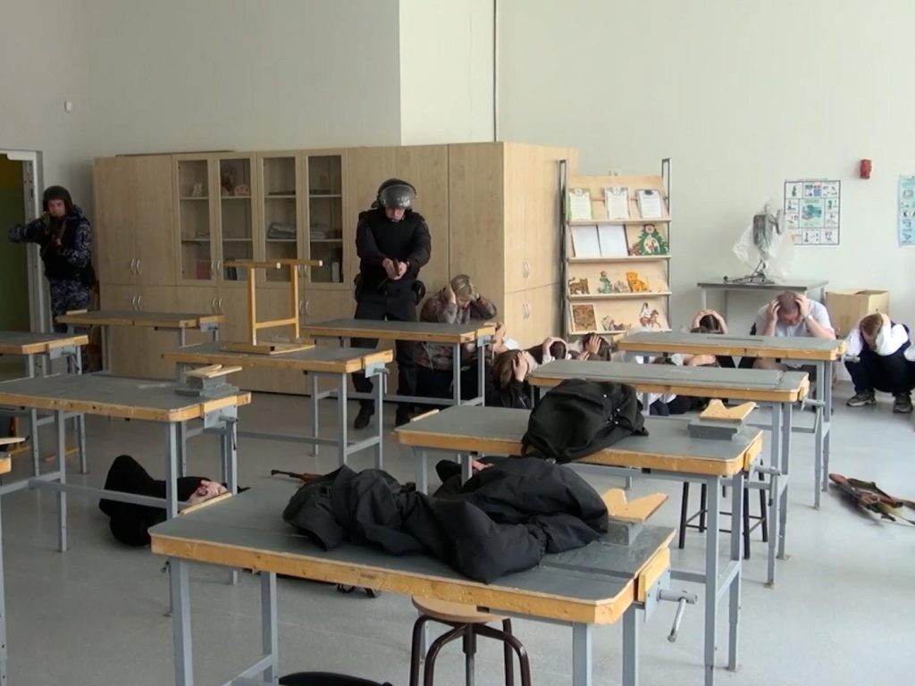 На учениях в школе Наро-Фоминска обезвредили террористов