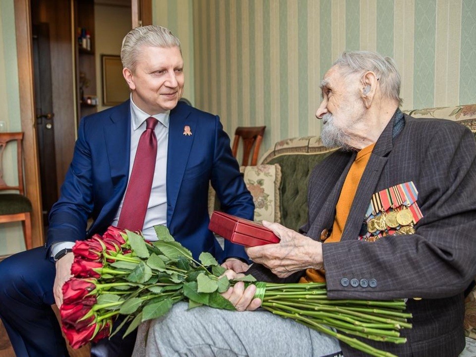Андрей Иванов вручил медали ветеранам Великой Отечественной войны из Одинцова