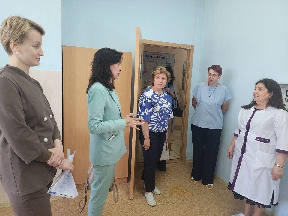 В Богородском округе проверили медицинское обеспечение образовательных учреждений