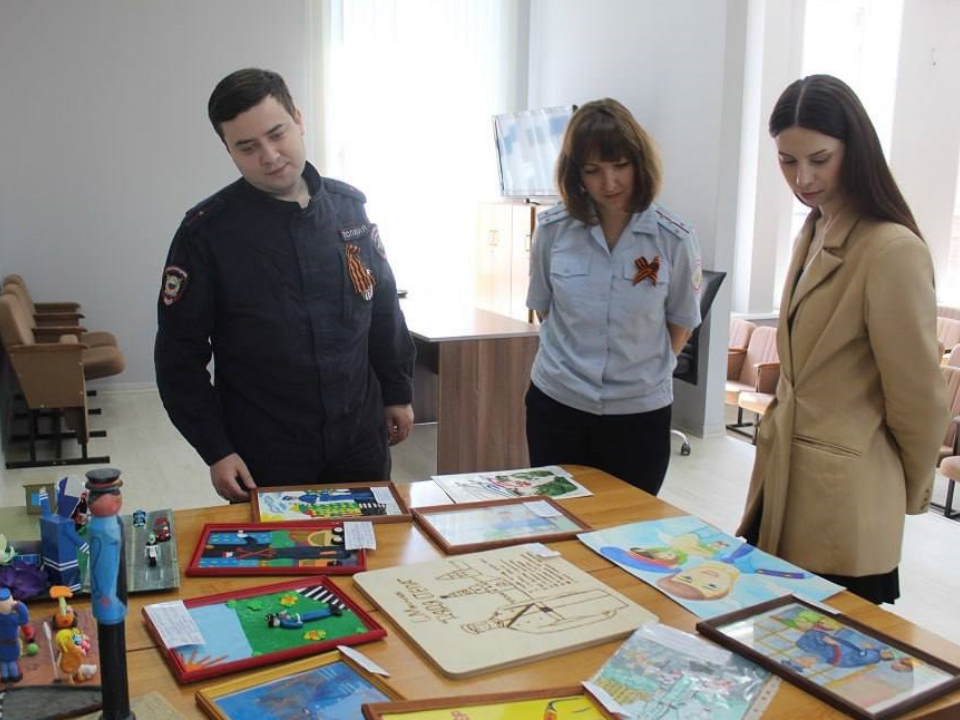 Три детские работы отправились на региональный этап конкурса «Полицейский Дядя Степа»