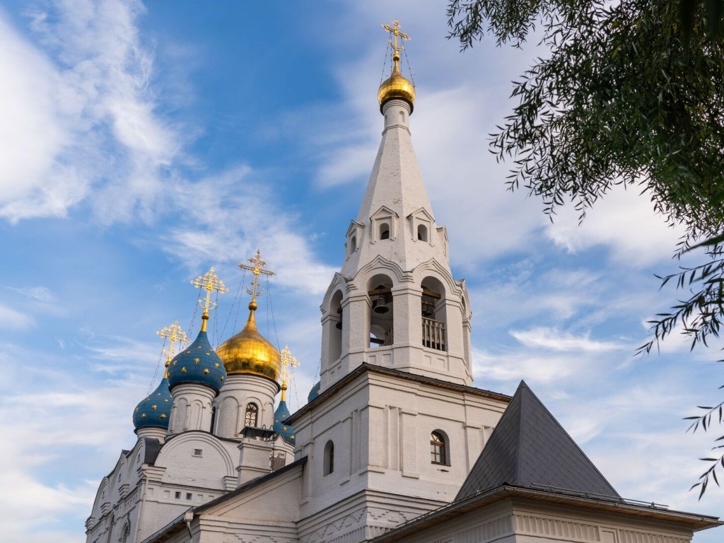 Священник сравнил не участвующих в СВО граждан с трутнями