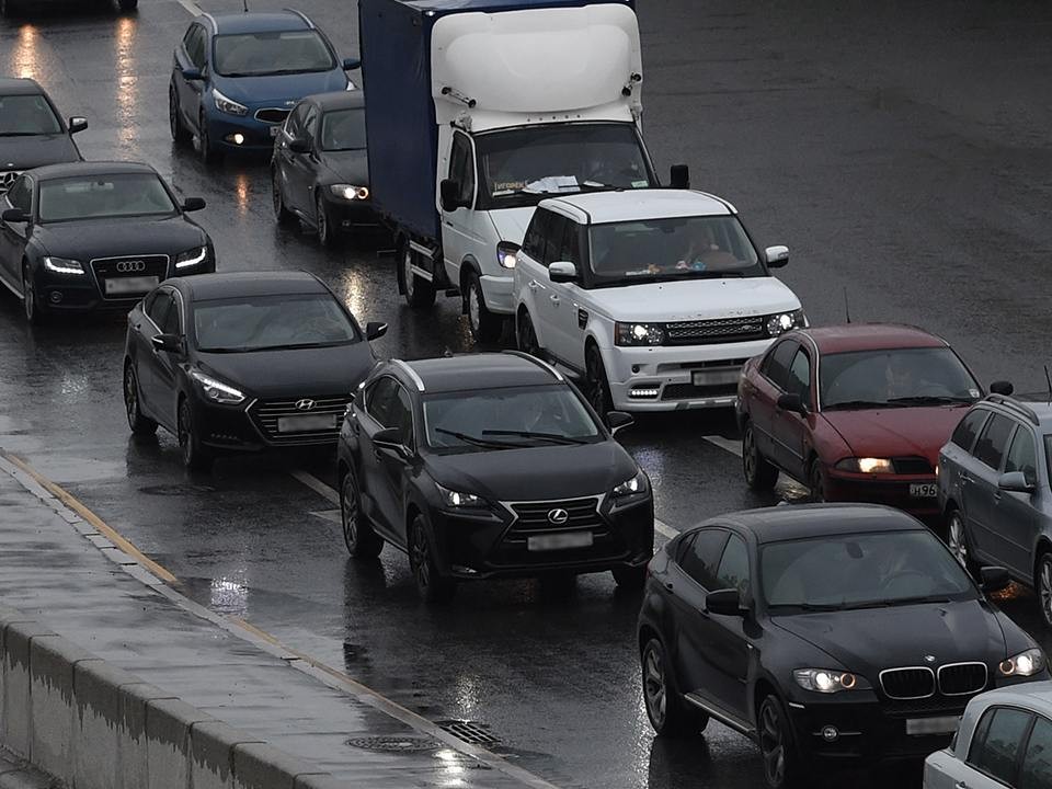 Водителям Московского региона рекомендовали выезжать только на зимней резине