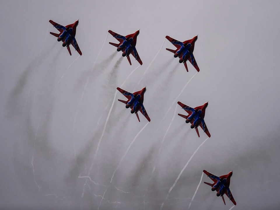 «Русские витязи» продемонстрировали мощь российских истребителей на LIMA-2025