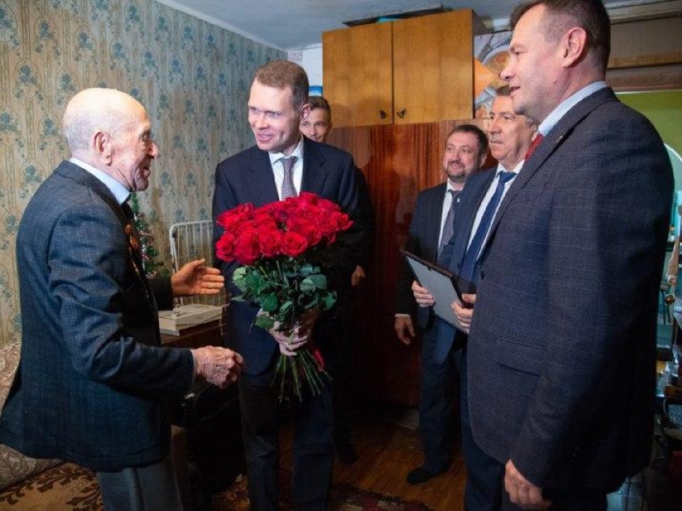 Депутат Госдумы Никита Чаплин поздравил 99-летнего ветерана ВОВ из Коломны