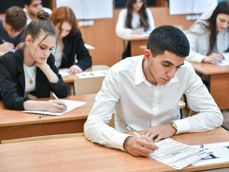 Старшеклассники в Химках начали сдавать государственные экзамены