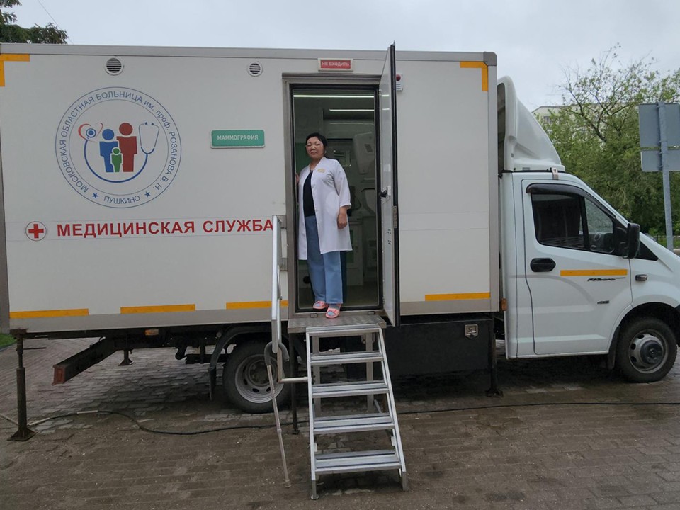В Ивантеевке женщины проходят обследование на мобильном маммографе