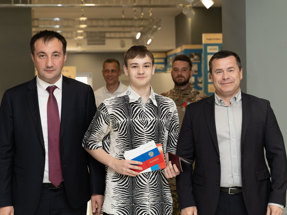 Семь жуковских школьников получили первые паспорта в торжественной обстановке