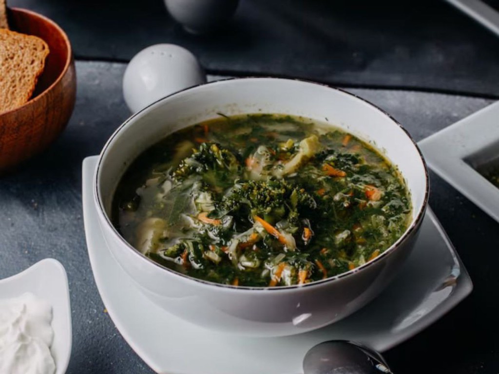 Быстрые и вкусные блюда из крапивы посоветовал повар талдомского ресторана