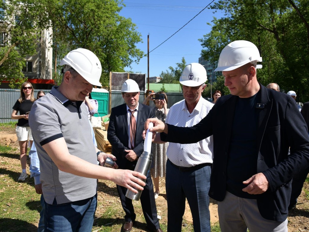 В Дмитрове заложили капсулу времени в фундамент нового корпуса детского сада «Сказка»