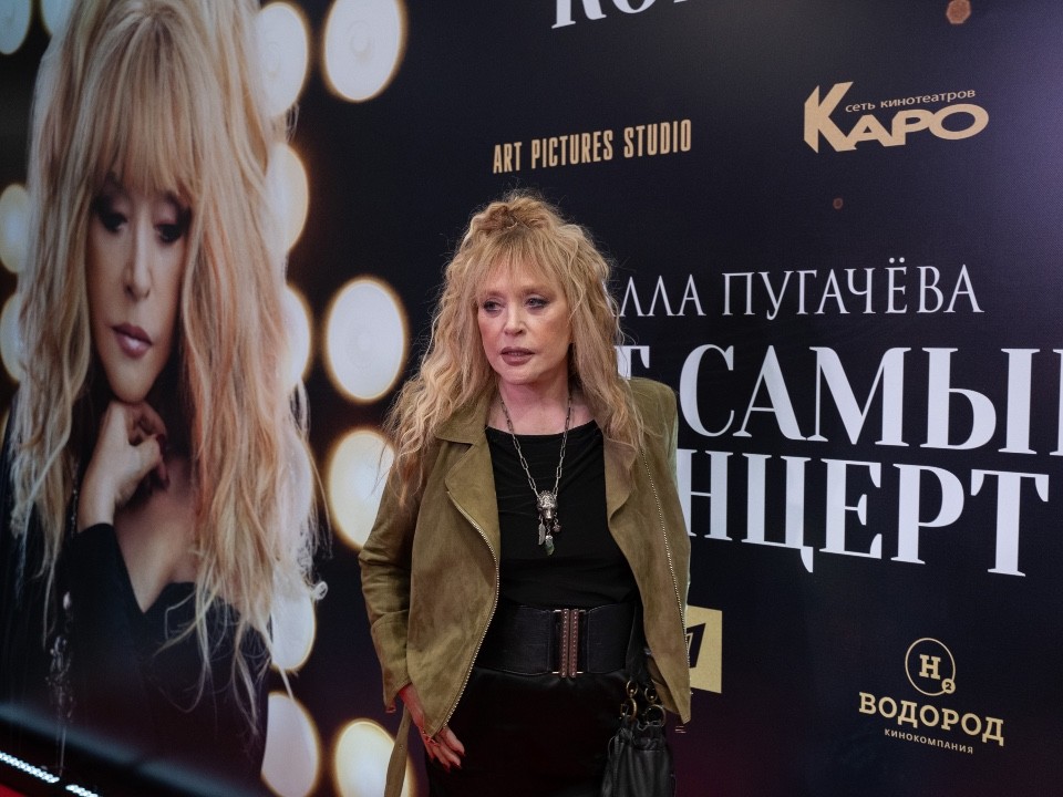Алла Пугачева поздравила поклонников с Днем Победы и напомнила о павших