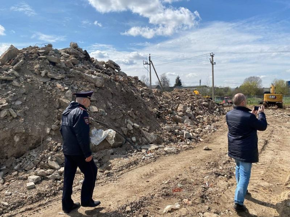 Администрация подала иск о ликвидации незаконной свалки строительных отходов