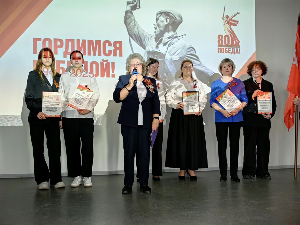 Героизм и мужество стали главными темами на торжественной линейке в колледже
