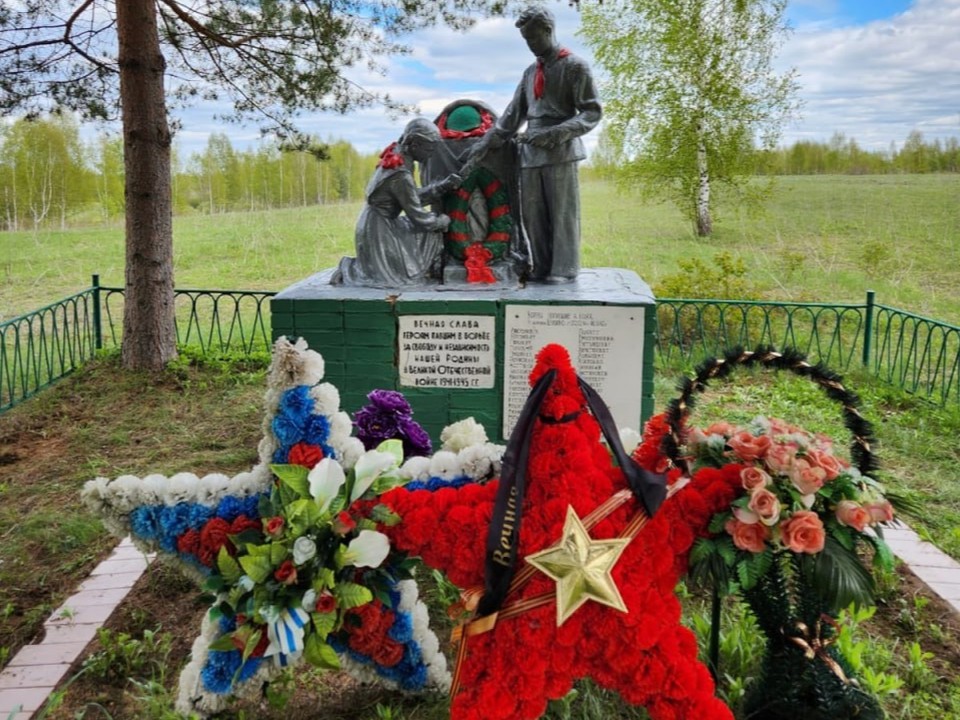 Жители Лотошина привели в порядок мемориалы в трех населенных пунктах