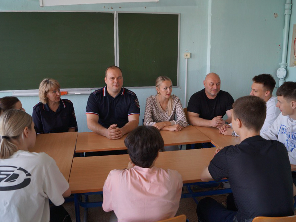 В Зарайске прошла встреча студентов с полицейскими в формате «круглого стола»