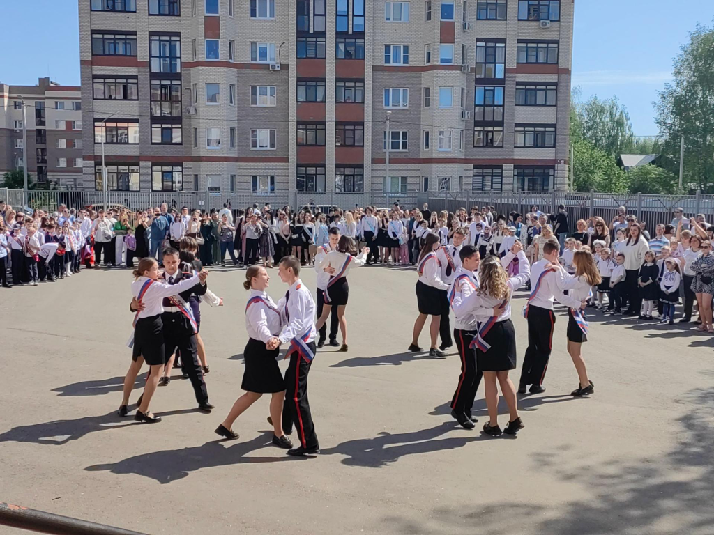 В Богородском округе прошли последние звонки для более чем 3 тыс. выпускников