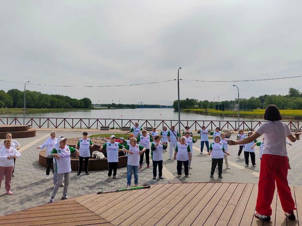 Скандинавской ходьбой и дыхательной гимнастикой займутся на «Бронницком лугу»