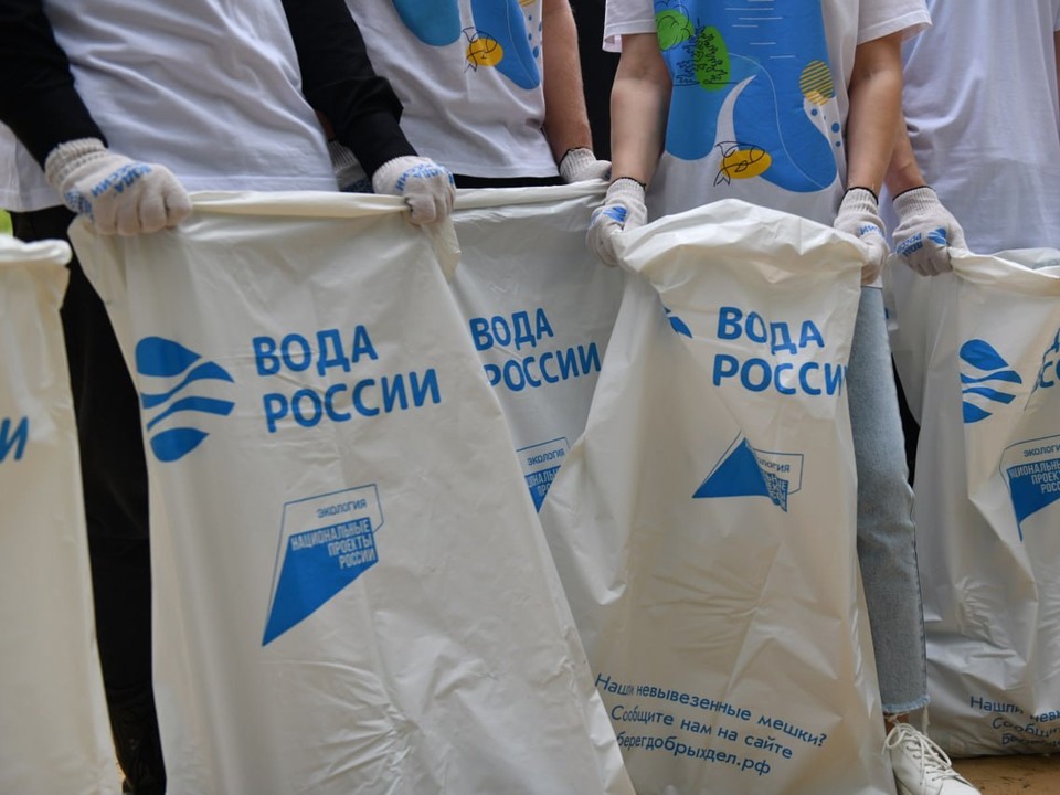 Лыткаринцы очистили берег карьера «Волкуша»