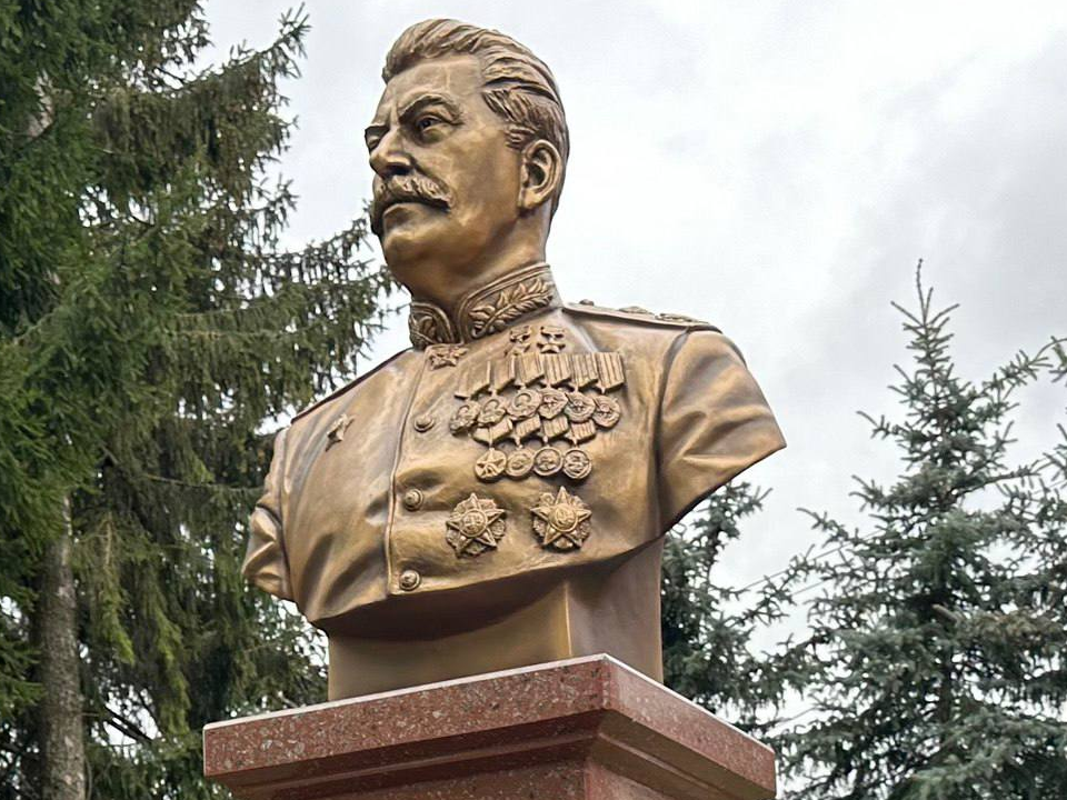 В Можайске открыли бюст генералиссимусу СССР — Иосифу Сталину