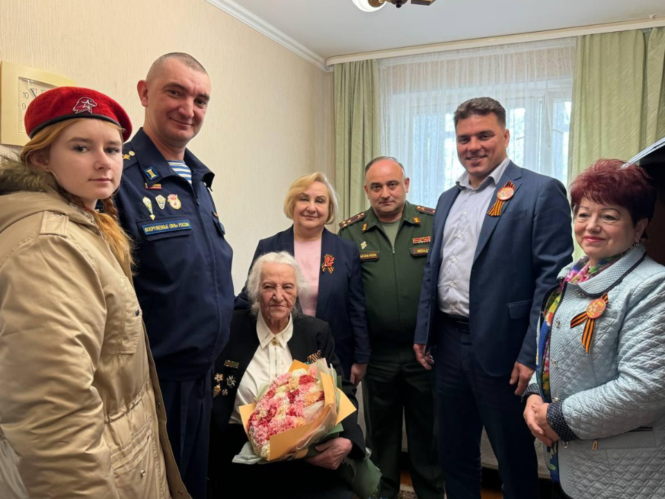 В Можайске поздравили с Днем Победы участника Великой Отечественной войны Нину Копину