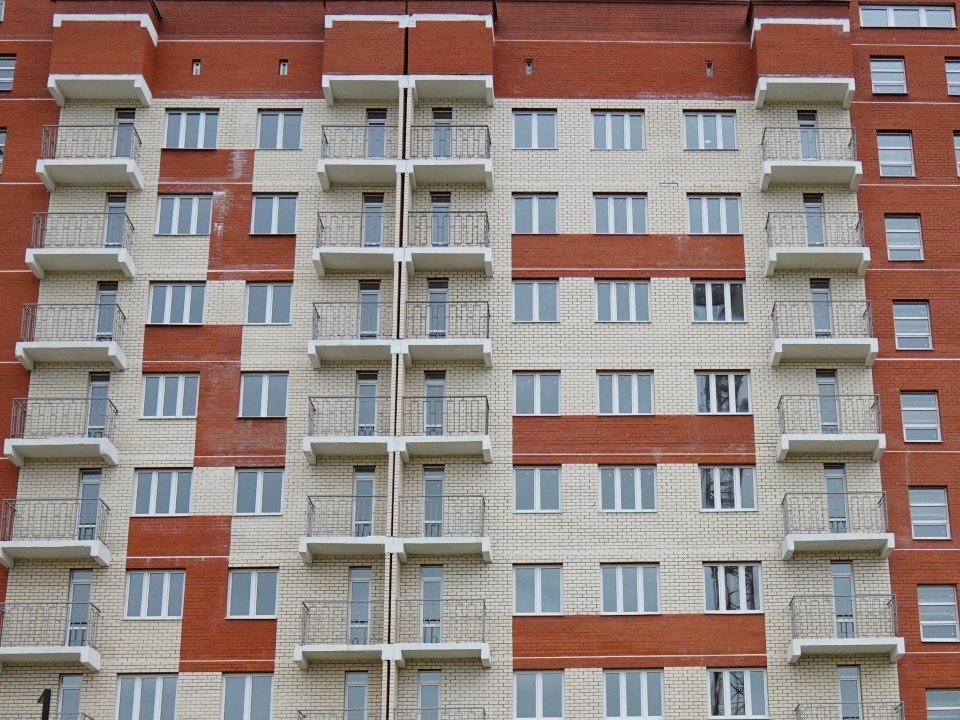 Подростки устроили прогулку по крыше многоэтажки в Химках